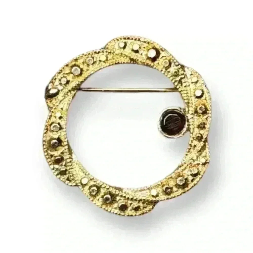Vintage Wreath Textured Circle Brooch Gold-tone Pin Faux Garnet Red Rhinestone